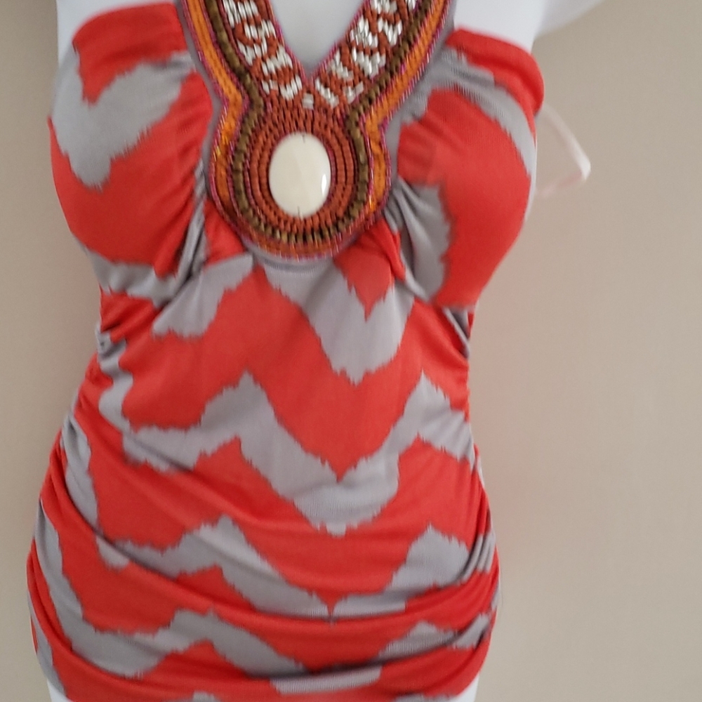 Beautiful top - Picture 5 of 8